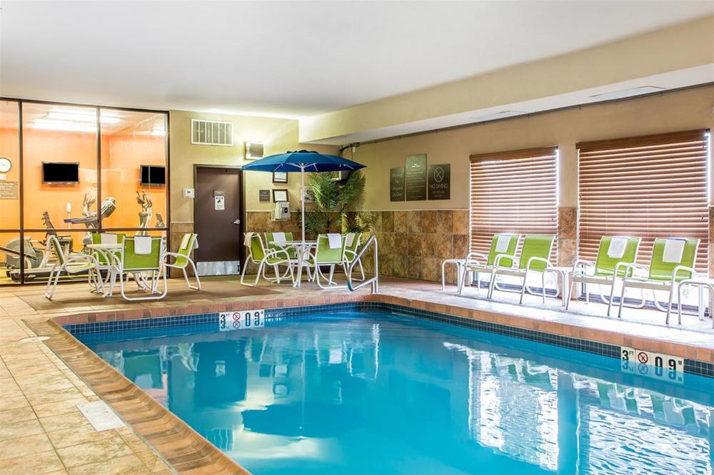 Hotel Comfort & Kansas - Northeast Kansas City