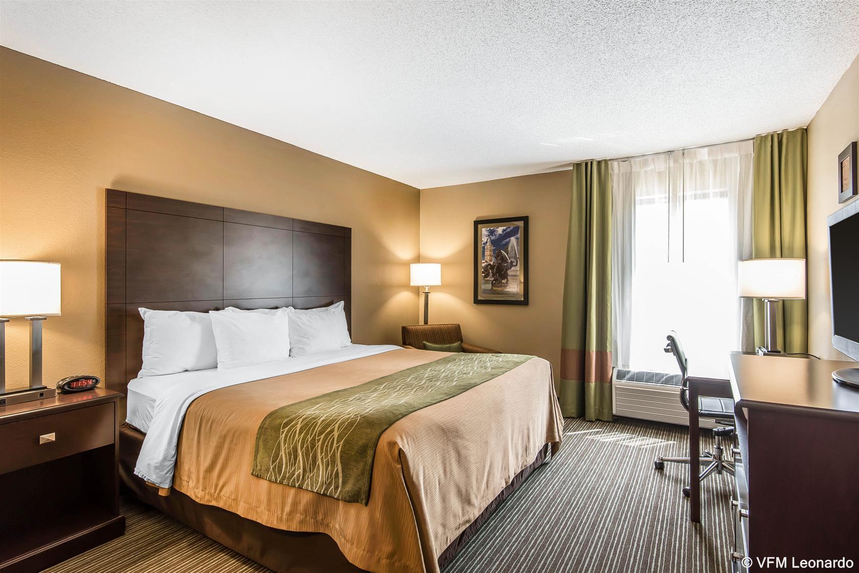 Comfort & Kansas - Northeast Hotel Kansas City