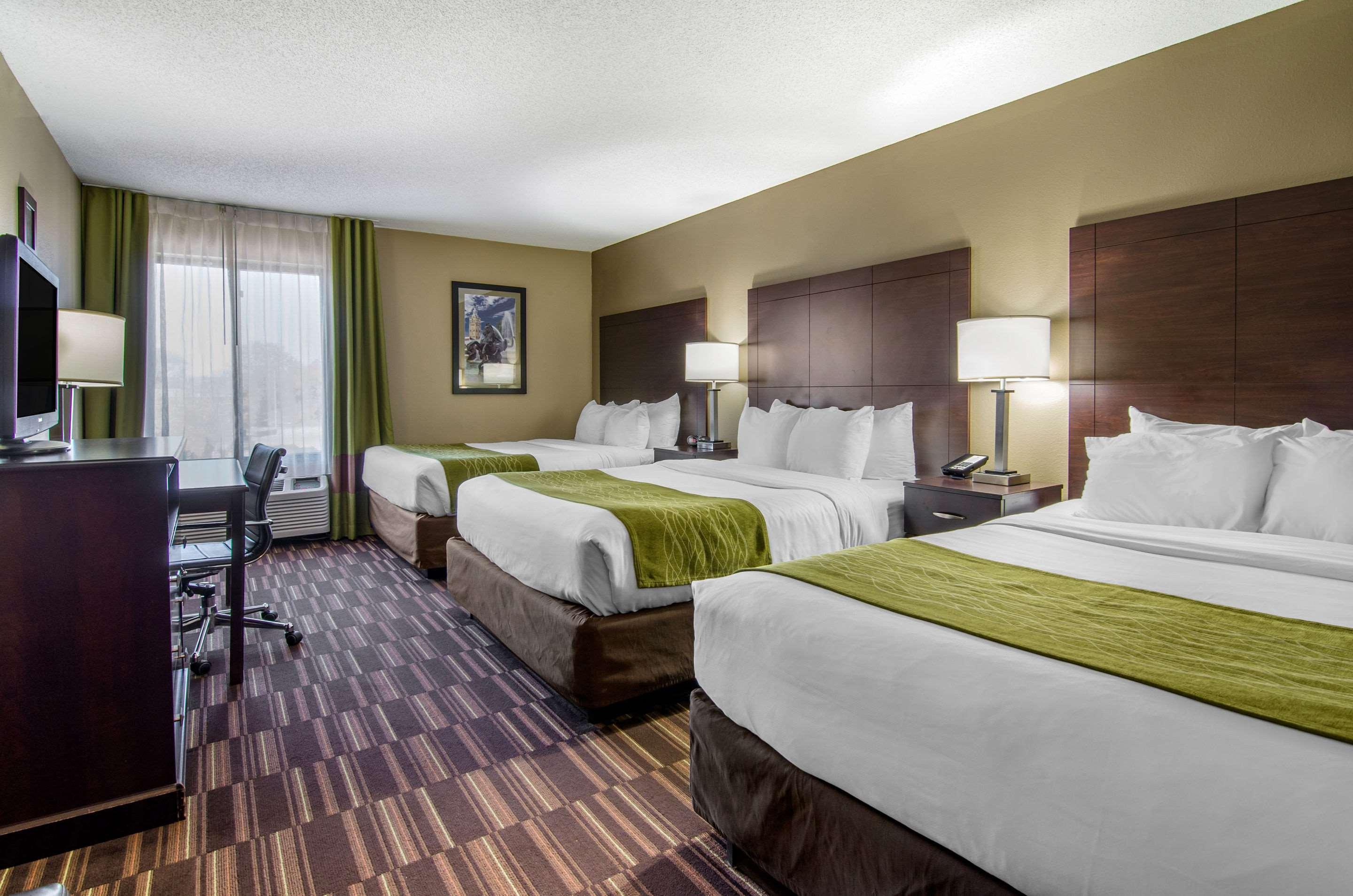 Comfort & Kansas - Northeast Hotel Kansas City
