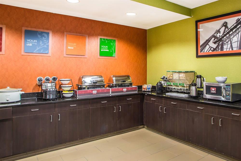 Hotel Comfort & Kansas - Northeast Kansas City
