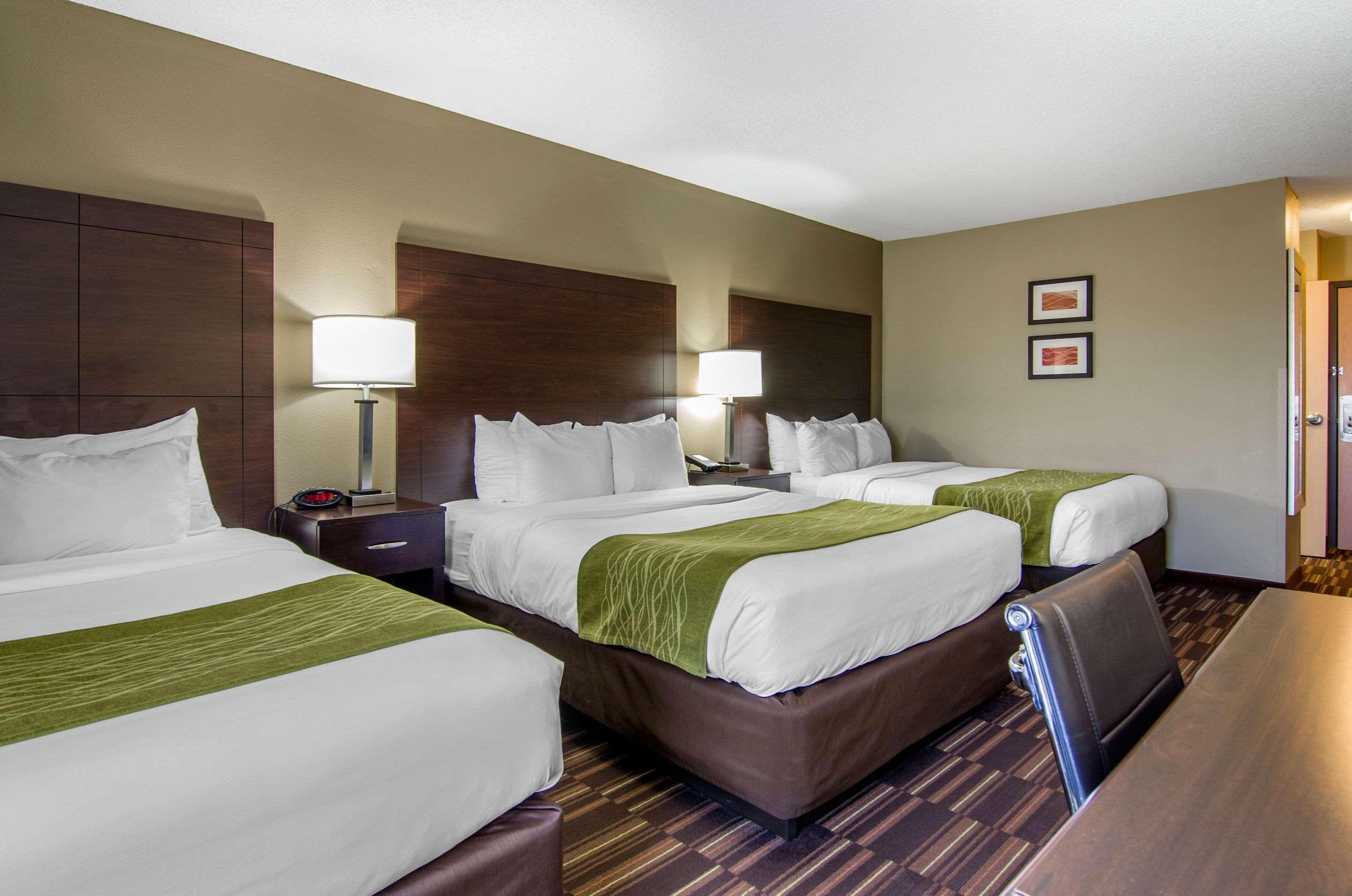 Comfort & Kansas - Northeast Hotel