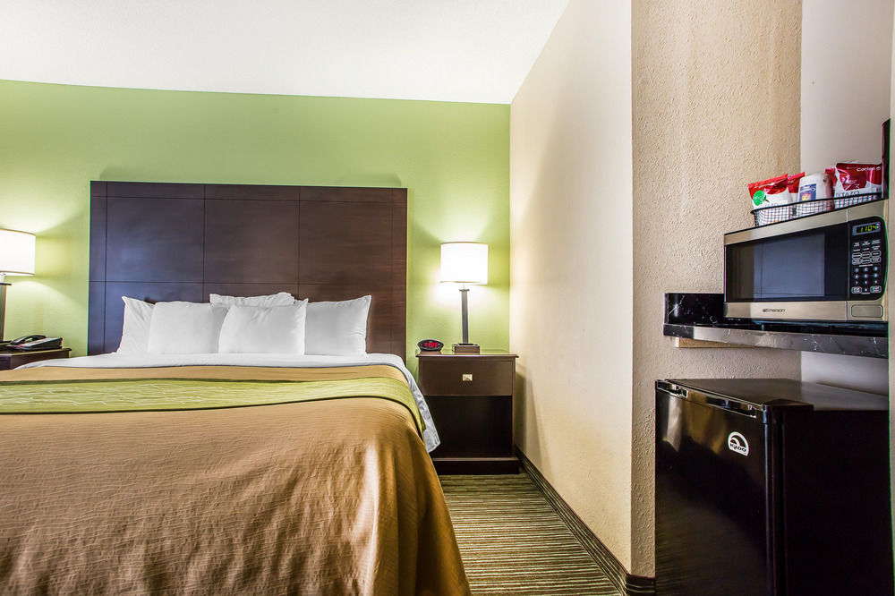 Hotel Comfort & Kansas - Northeast 2*